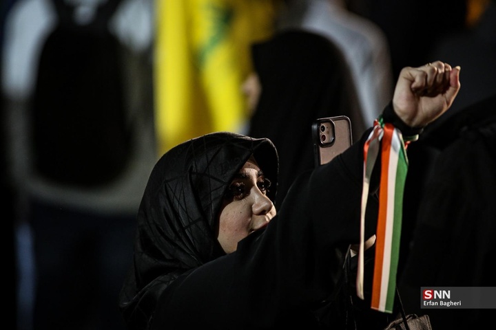 اجتماع شبانه مردم در حمایت از مدافعان وطن / میدان ونک