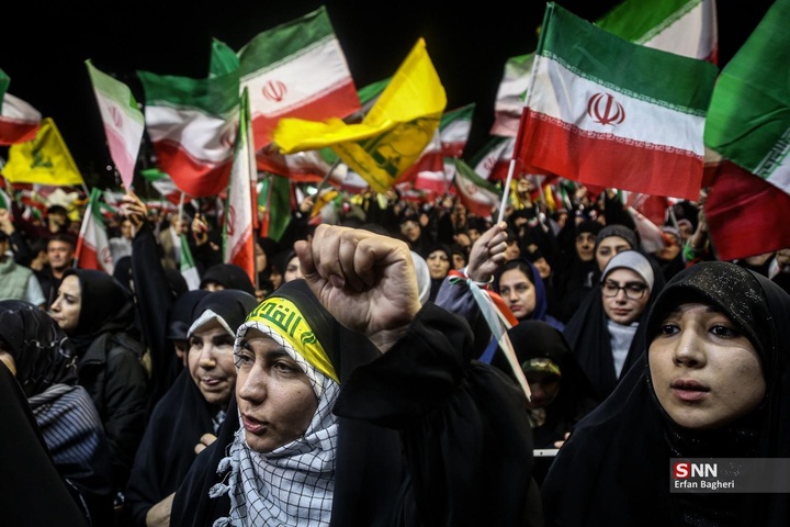 اجتماع شبانه مردم در حمایت از مدافعان وطن / میدان ونک