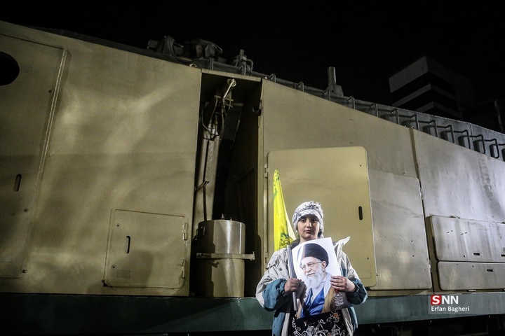 اجتماع شبانه مردم در حمایت از مدافعان وطن / میدان ونک