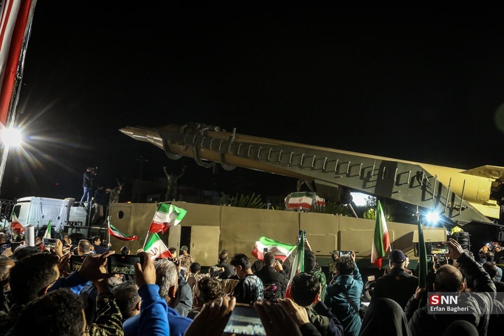 اجتماع شبانه مردم در حمایت از مدافعان وطن / میدان ونک