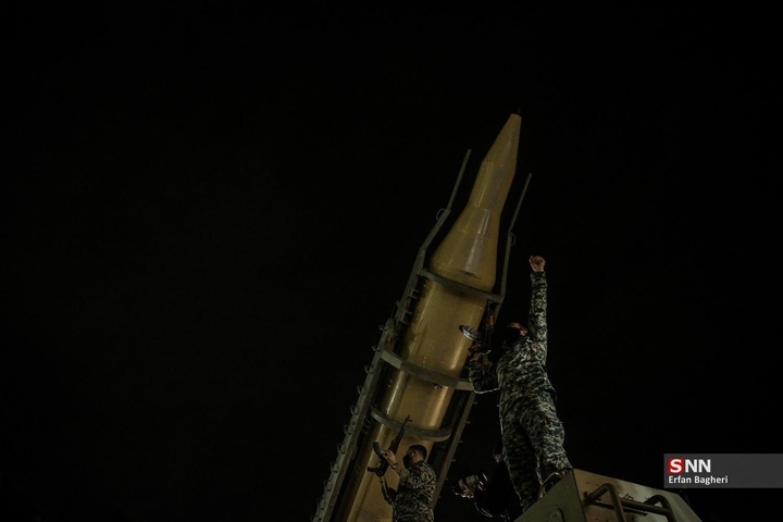 اجتماع شبانه مردم در حمایت از مدافعان وطن / میدان ونک