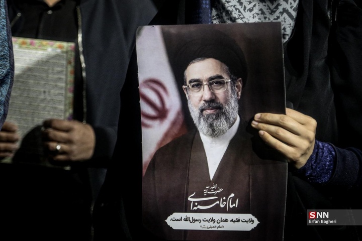 اجتماع شبانه مردم در حمایت از مدافعان وطن / میدان ونک