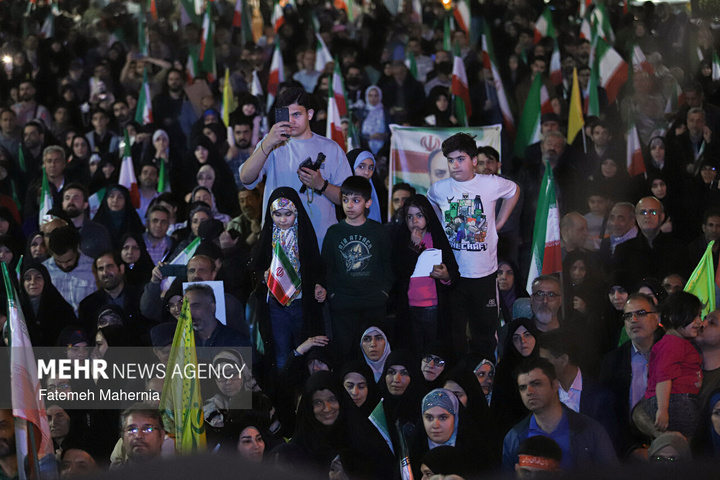 اجتماع حمایت از رزمندگان در مقابله با دشمن آمریکایی - صهیونی