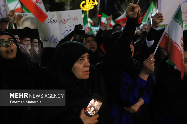 اجتماع حمایت از رزمندگان در مقابله با دشمن آمریکایی - صهیونی