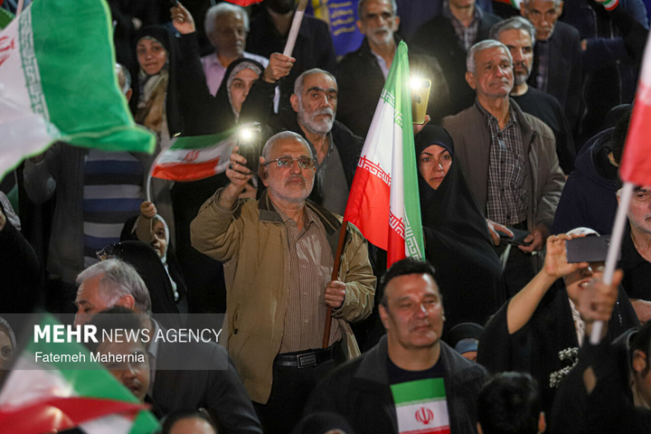 اجتماع حمایت از رزمندگان در مقابله با دشمن آمریکایی - صهیونی