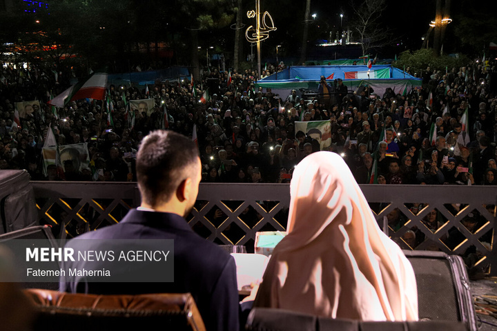 اجتماع حمایت از رزمندگان در مقابله با دشمن آمریکایی - صهیونی