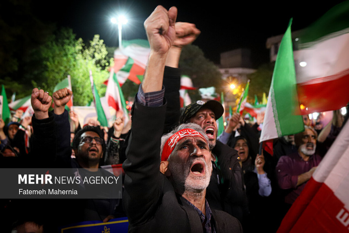 اجتماع حمایت از رزمندگان در مقابله با دشمن آمریکایی - صهیونی