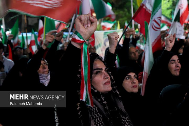 اجتماع حمایت از رزمندگان در مقابله با دشمن آمریکایی - صهیونی