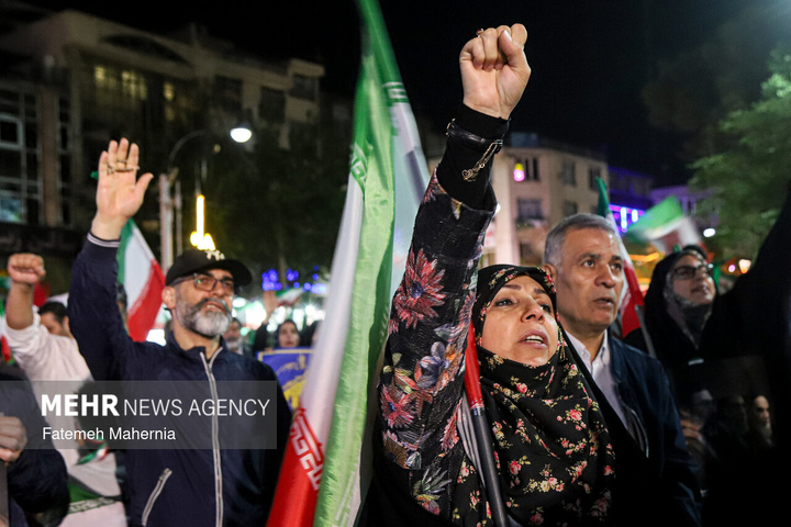 اجتماع حمایت از رزمندگان در مقابله با دشمن آمریکایی - صهیونی