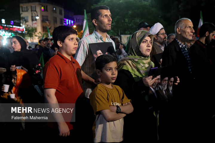 اجتماع حمایت از رزمندگان در مقابله با دشمن آمریکایی - صهیونی