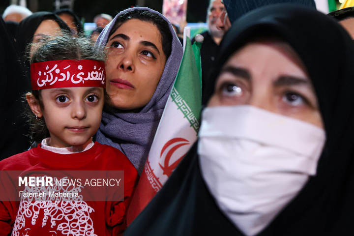 اجتماع حمایت از رزمندگان در مقابله با دشمن آمریکایی - صهیونی