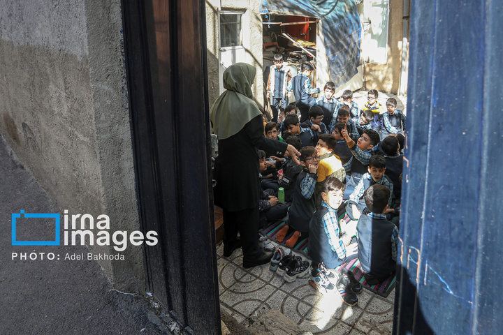 چراغ مدرسه در خانه روشن است