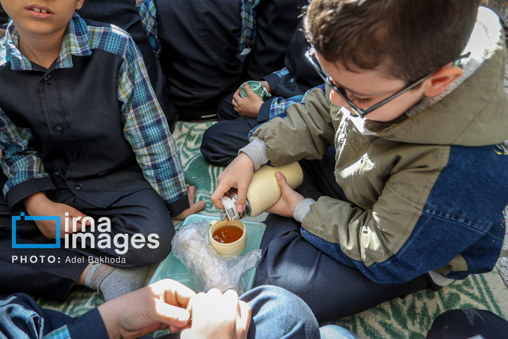 چراغ مدرسه در خانه روشن است