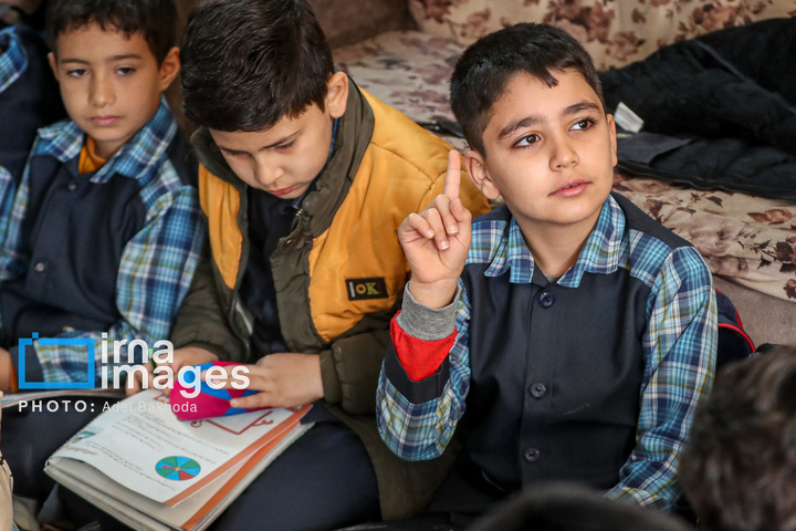 چراغ مدرسه در خانه روشن است