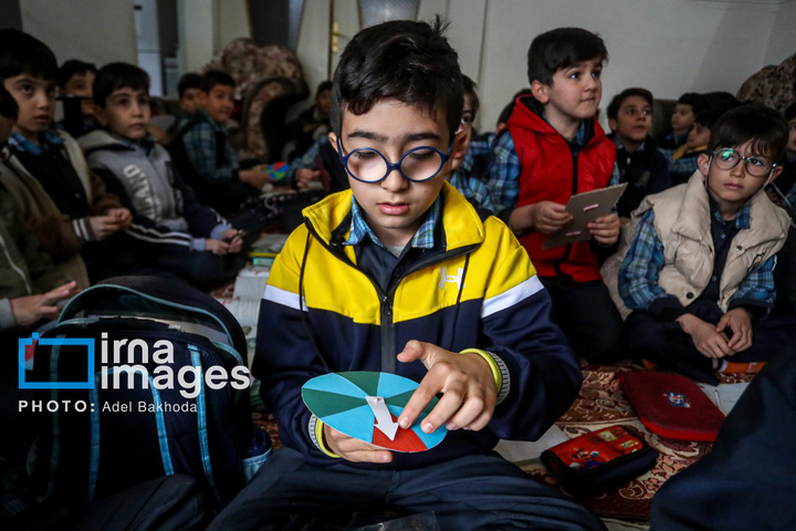 چراغ مدرسه در خانه روشن است