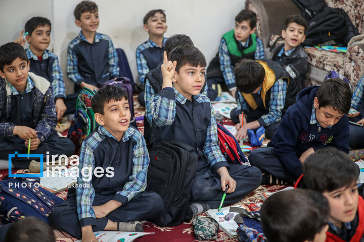 چراغ مدرسه در خانه روشن است