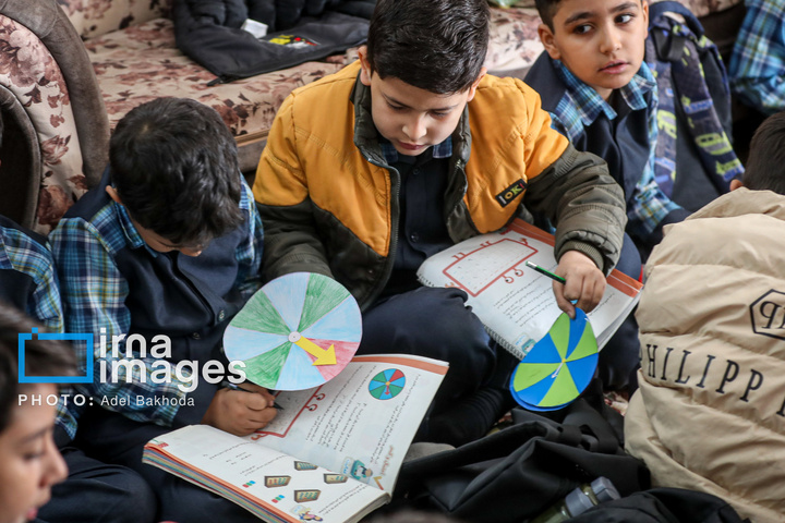 چراغ مدرسه در خانه روشن است