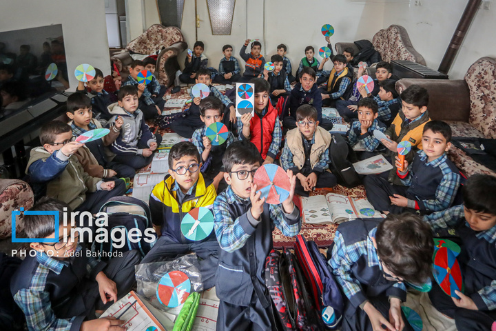 چراغ مدرسه در خانه روشن است