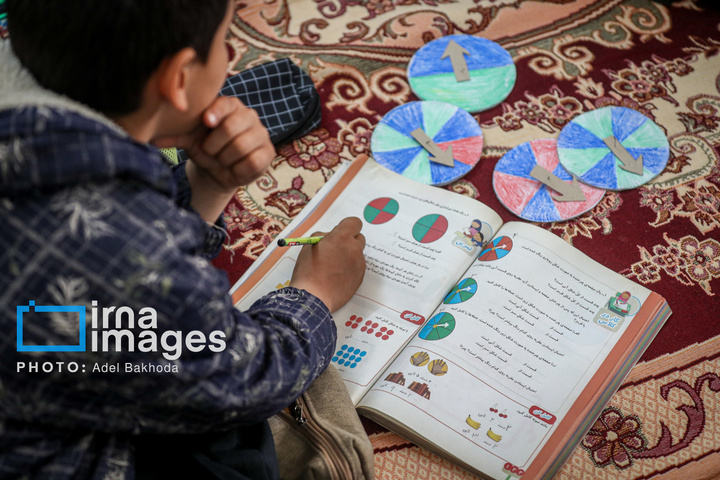 چراغ مدرسه در خانه روشن است