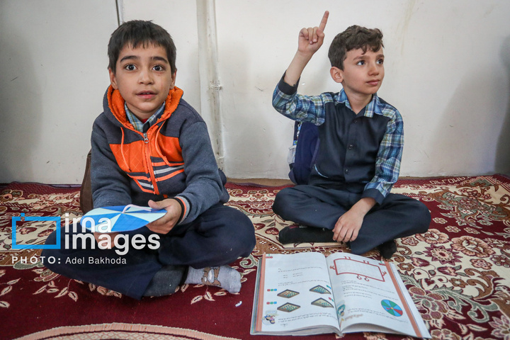 چراغ مدرسه در خانه روشن است