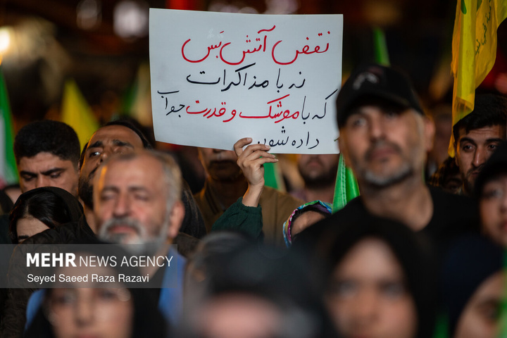 اجتماع حمایت از رزمندگان در مقابله با دشمن آمریکایی - صهیونی