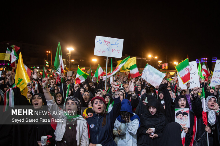 اجتماع حمایت از رزمندگان در مقابله با دشمن آمریکایی - صهیونی