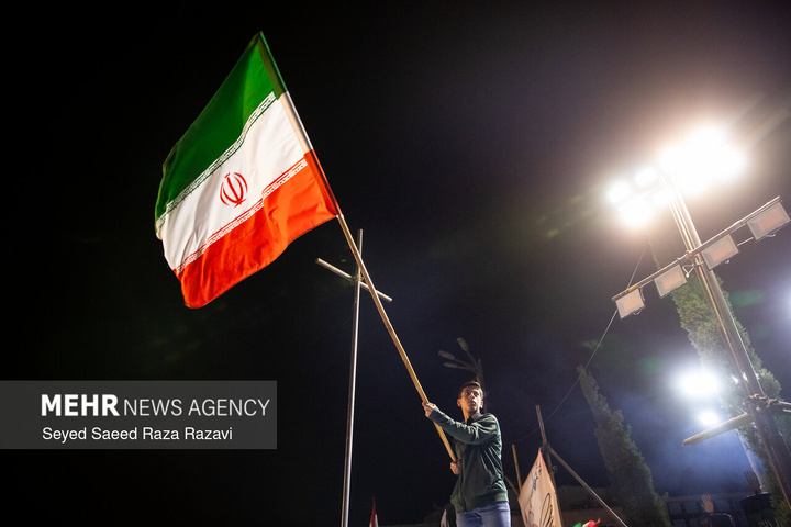 اجتماع حمایت از رزمندگان در مقابله با دشمن آمریکایی - صهیونی