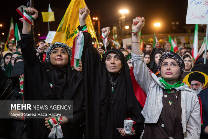 اجتماع حمایت از رزمندگان در مقابله با دشمن آمریکایی - صهیونی
