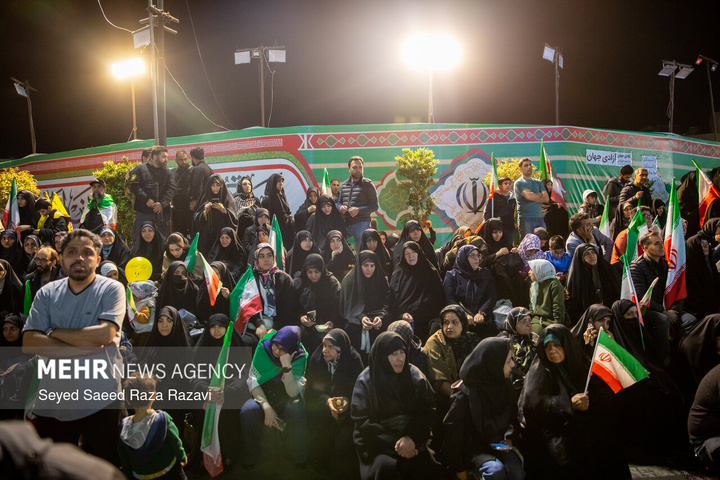 اجتماع حمایت از رزمندگان در مقابله با دشمن آمریکایی - صهیونی