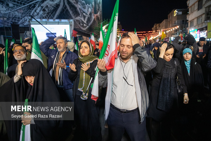 اجتماع حمایت از رزمندگان در مقابله با دشمن آمریکایی - صهیونی