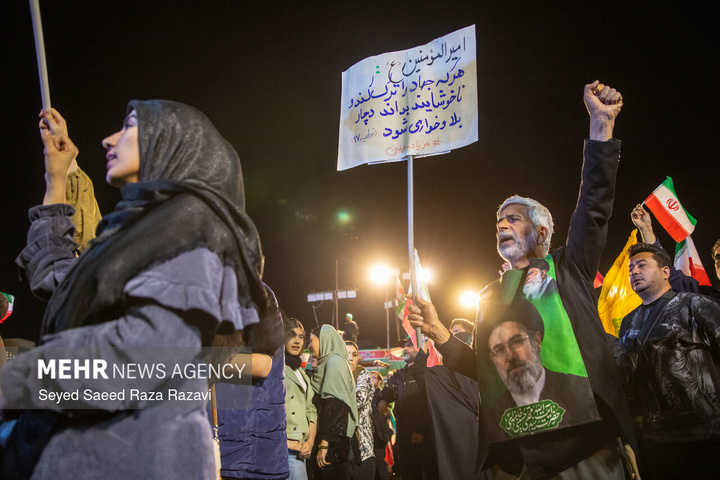 اجتماع حمایت از رزمندگان در مقابله با دشمن آمریکایی - صهیونی