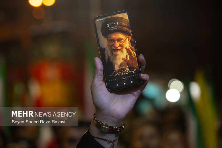 اجتماع حمایت از رزمندگان در مقابله با دشمن آمریکایی - صهیونی