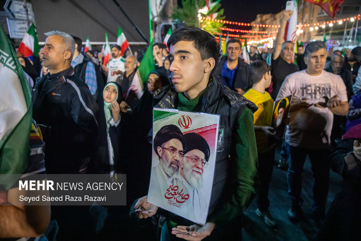 اجتماع حمایت از رزمندگان در مقابله با دشمن آمریکایی - صهیونی