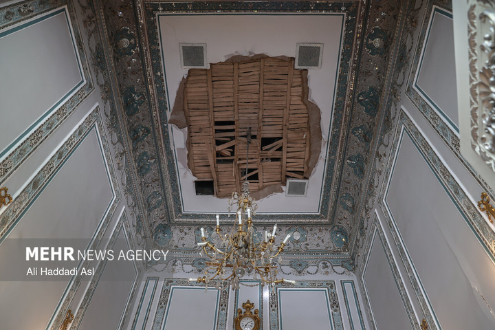 بازدید اصحاب رسانه از خسارات برجا مانده از جنگ رمضان در کاخ سعدآباد