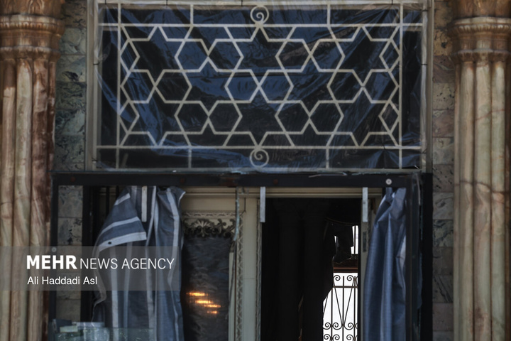 بازدید اصحاب رسانه از خسارات برجا مانده از جنگ رمضان در کاخ سعدآباد