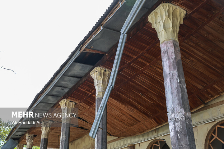 بازدید اصحاب رسانه از خسارات برجا مانده از جنگ رمضان در کاخ سعدآباد