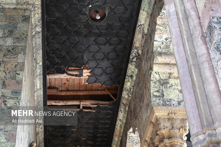 بازدید اصحاب رسانه از خسارات برجا مانده از جنگ رمضان در کاخ سعدآباد