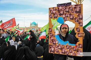 «مشت گره کرده» اجتماع نوجوانان در حرم مطهر رضوی