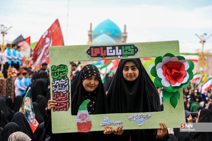 «مشت گره کرده» اجتماع نوجوانان در حرم مطهر رضوی