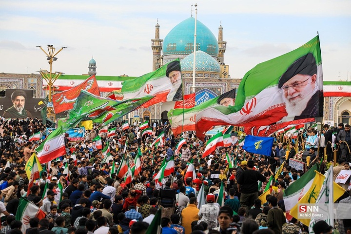 «مشت گره کرده» اجتماع نوجوانان در حرم مطهر رضوی