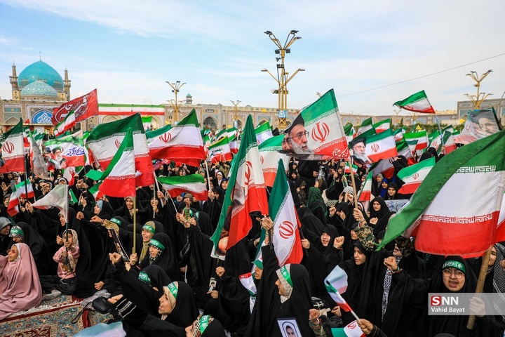 «مشت گره کرده» اجتماع نوجوانان در حرم مطهر رضوی