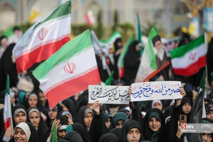 «مشت گره کرده» اجتماع نوجوانان در حرم مطهر رضوی