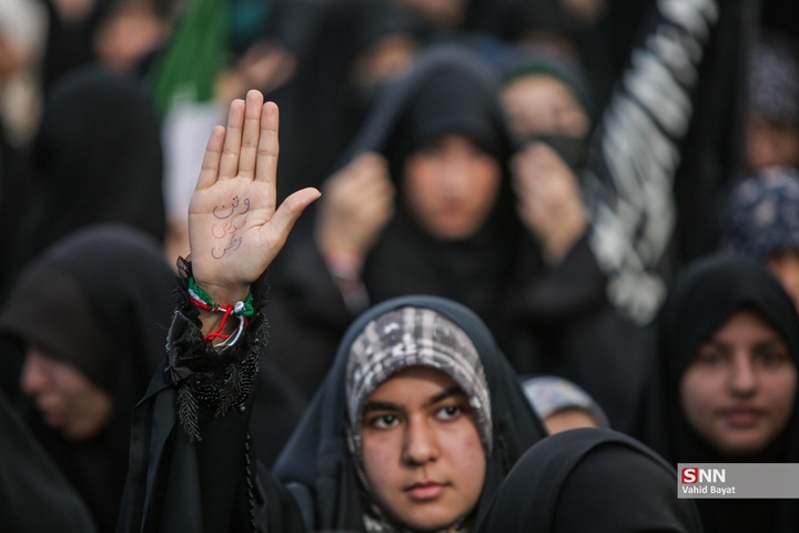 «مشت گره کرده» اجتماع نوجوانان در حرم مطهر رضوی