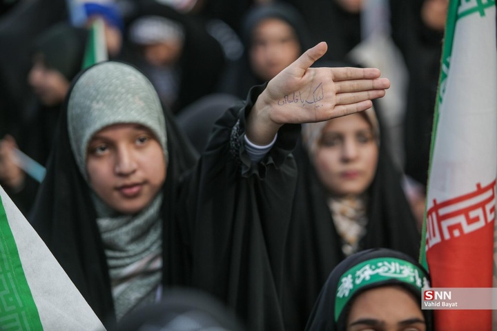 «مشت گره کرده» اجتماع نوجوانان در حرم مطهر رضوی