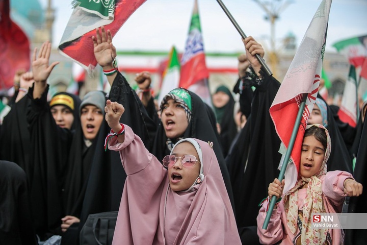 «مشت گره کرده» اجتماع نوجوانان در حرم مطهر رضوی