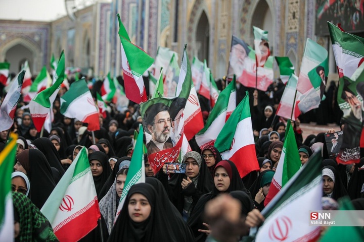 «مشت گره کرده» اجتماع نوجوانان در حرم مطهر رضوی