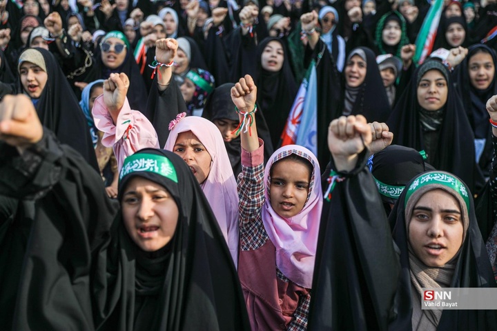 «مشت گره کرده» اجتماع نوجوانان در حرم مطهر رضوی