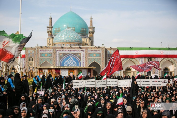 «مشت گره کرده» اجتماع نوجوانان در حرم مطهر رضوی