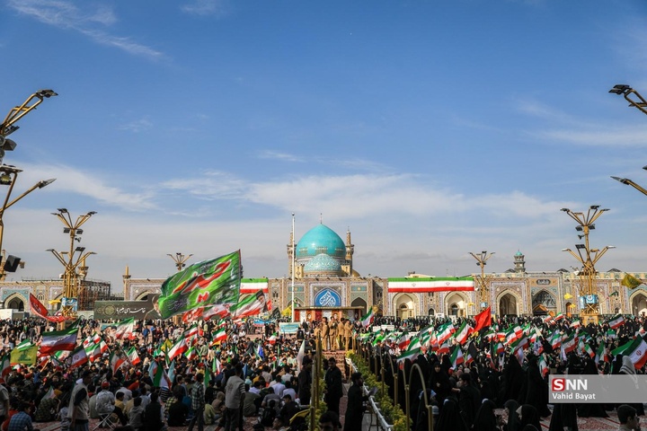 «مشت گره کرده» اجتماع نوجوانان در حرم مطهر رضوی