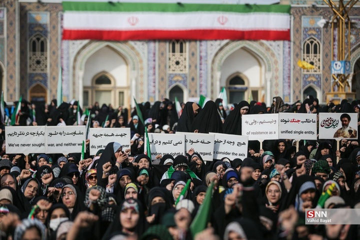 «مشت گره کرده» اجتماع نوجوانان در حرم مطهر رضوی